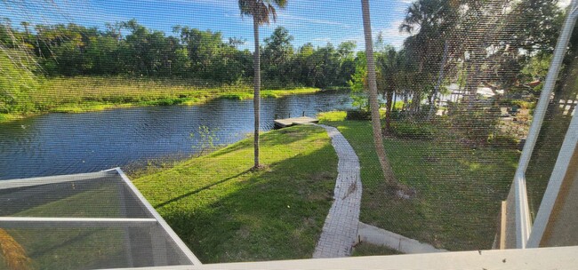 Building Photo - 2 Bedroom, 3 Bathroom House in Bradenton