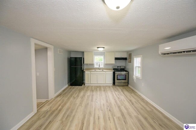 Building Photo - 102 Crabtree Dr