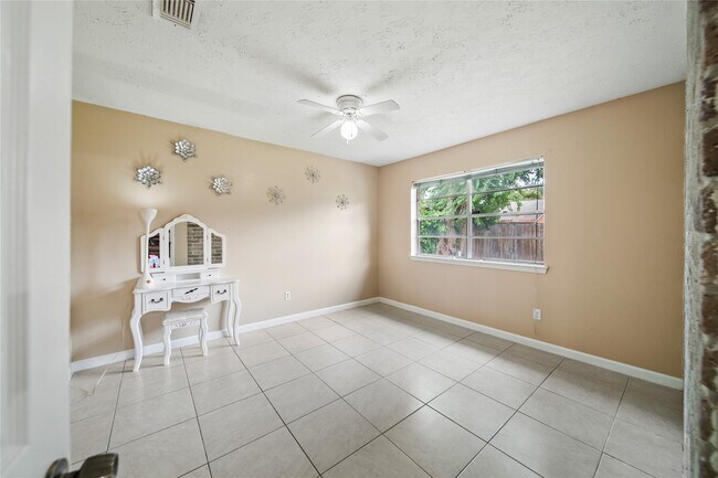 Building Photo - 10431 Odessa Dr