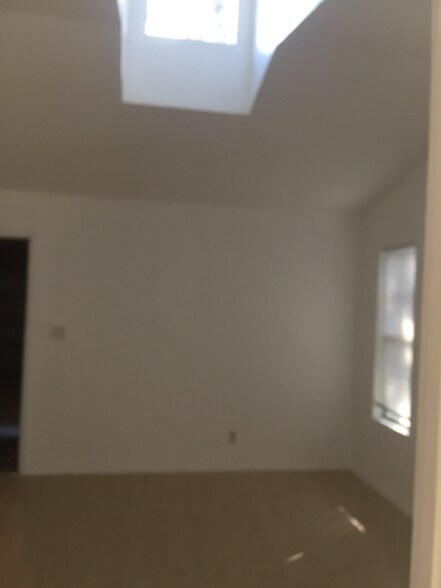 Building Photo - 1604 Waterloo Tr