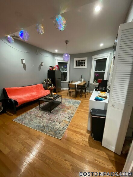 Primary Photo - 146 Hillside St