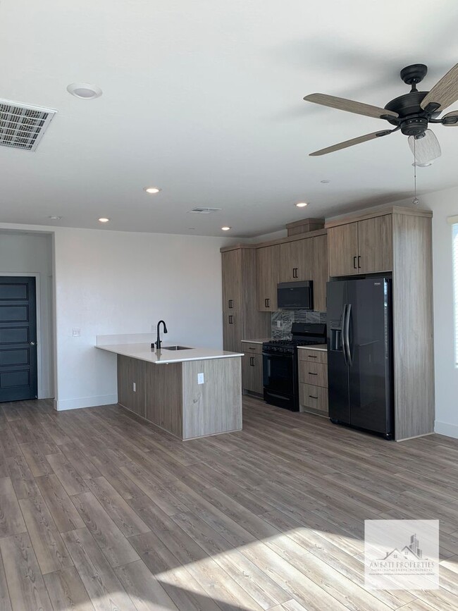 Building Photo - 490 W Mahogany Ln