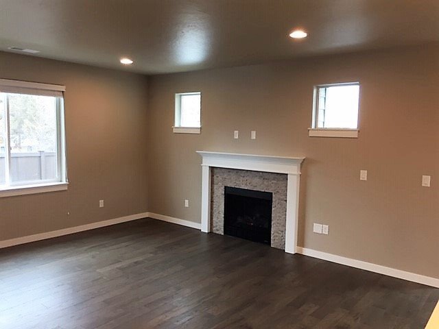 Building Photo - Spacious 3 Bed/2.5 Bath Single Family Home in Leehaven