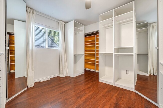 Building Photo - 10630 Olympia Dr