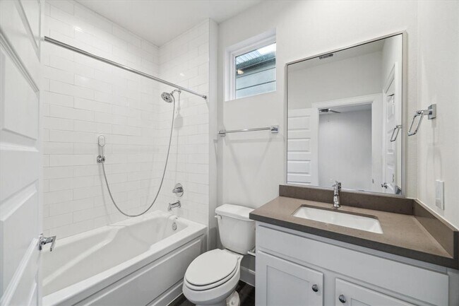 Building Photo - 3038 Charline