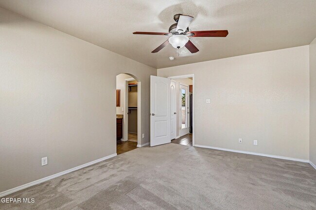 Building Photo - 2300 Glitter Point