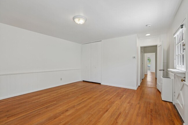 Building Photo - 3Bd/2ba Home w/parking in Santa Monica