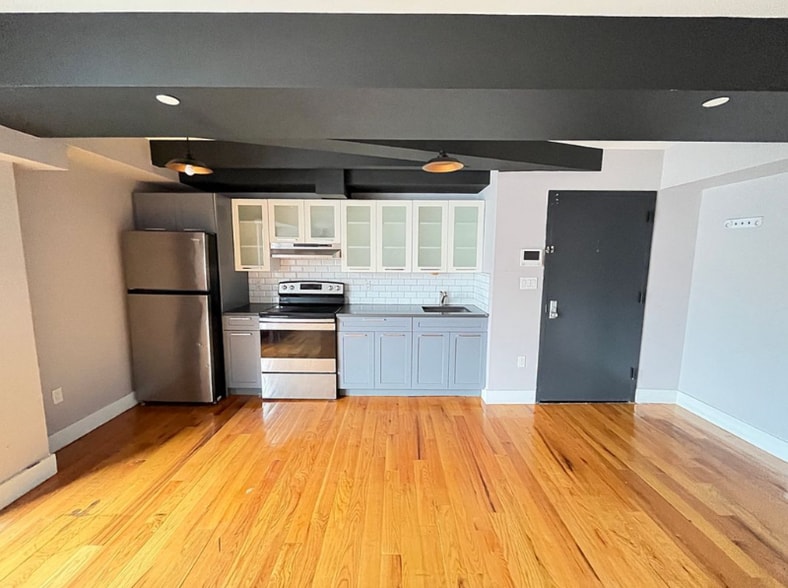 Building Photo - 186 Lenox Rd