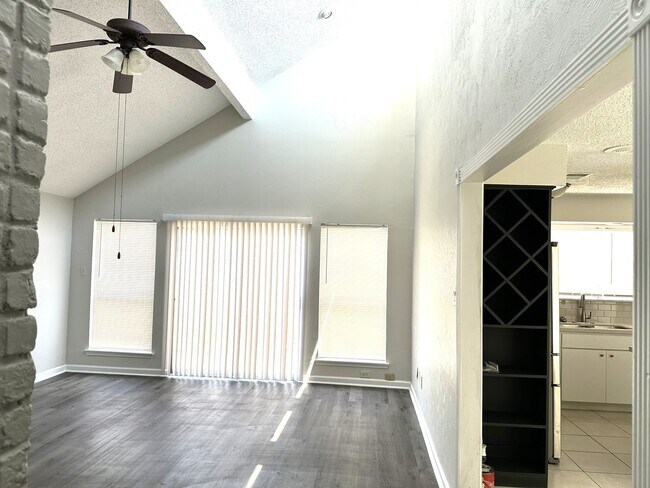 Building Photo - 4234 Willow Beach Dr