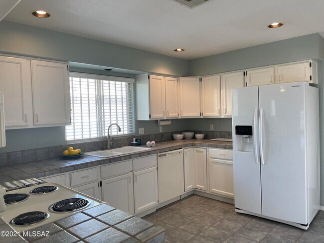 Building Photo - 3911 N Vine Tree Pl