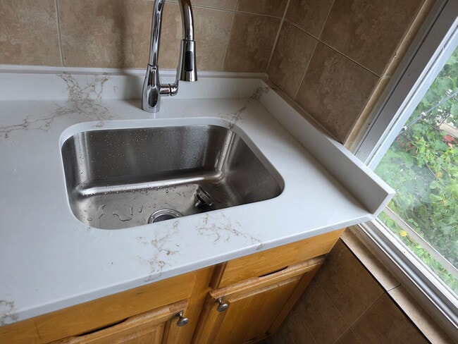 Building Photo - 960-962 Grove St