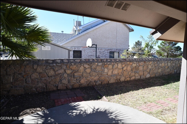 Building Photo - 813 Knorr Pl