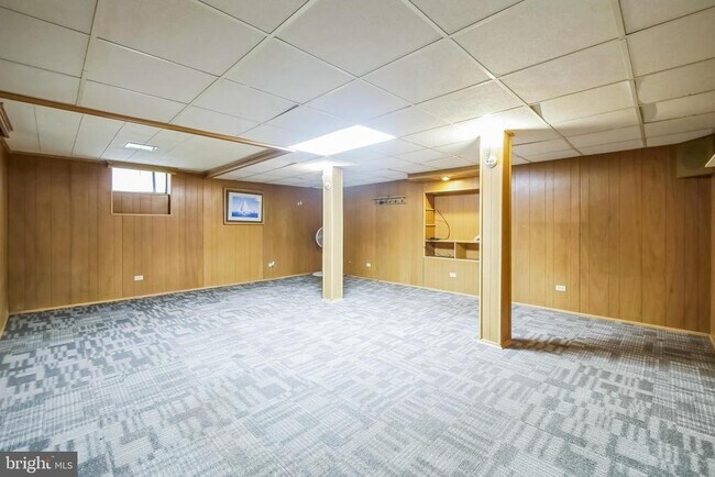 Building Photo - 323 RUSSELCROFT Rd
