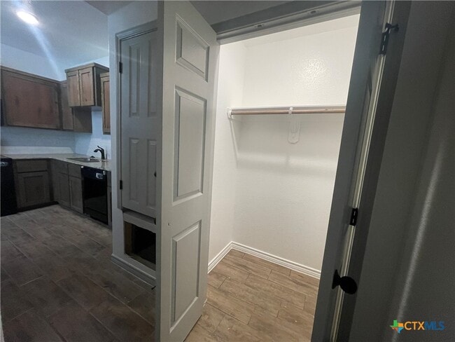 Building Photo - 2408 Duntov Dr