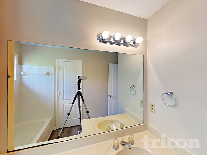 Building Photo - 3270 Summit Pl Dr