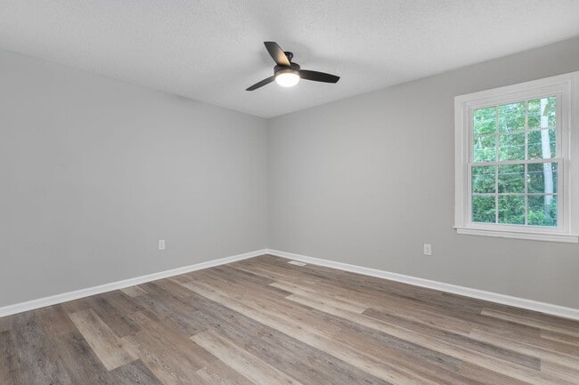 Building Photo - 216 Cross Hill Rd