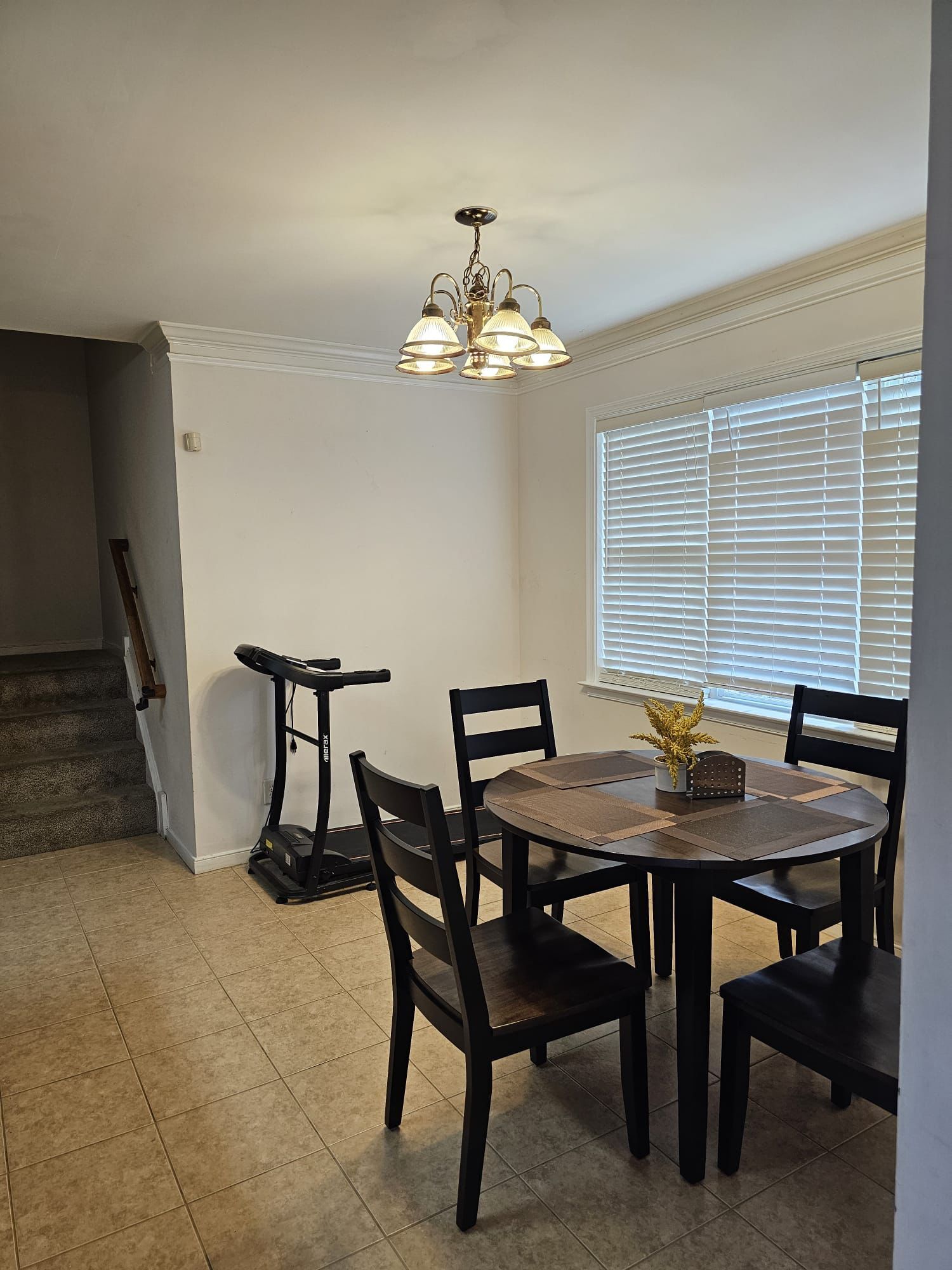 Building Photo - 1300 Lomond Dr