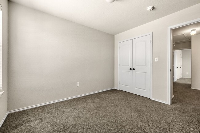 Building Photo - 566 Creekside Cir