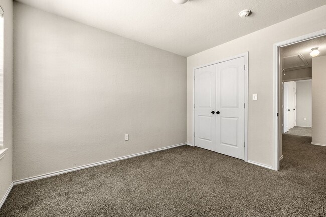 Building Photo - Nice 3 Bedroom Duplex in New Braunfels, TX!