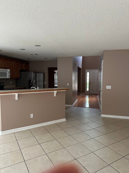 Building Photo - 460 Live Oak Walk