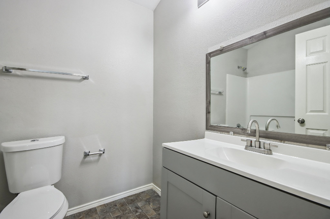 Building Photo - 8210 Radial Ct