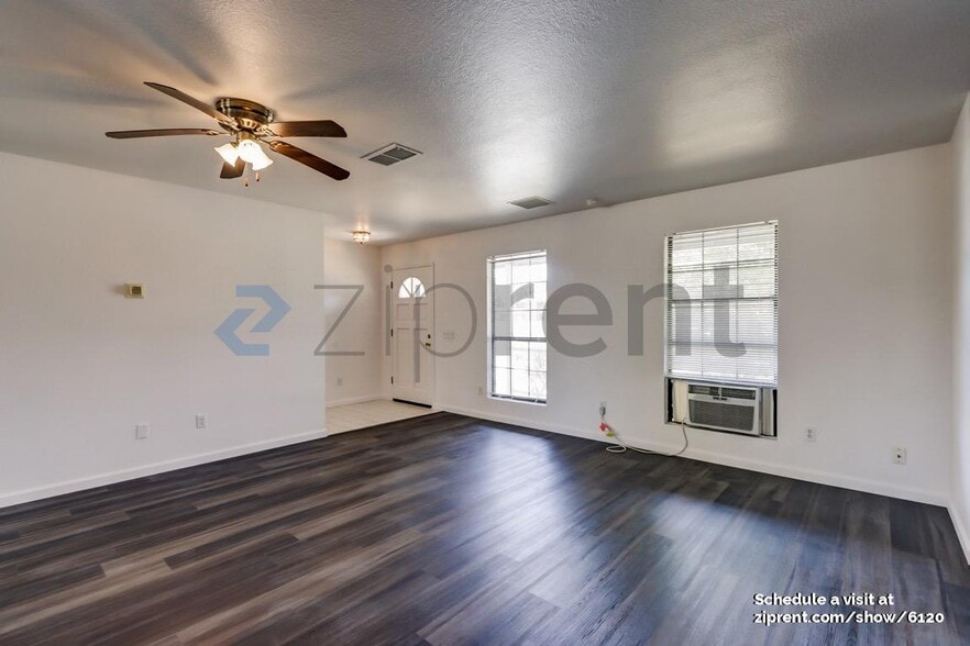 Building Photo - Unit