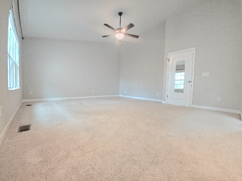 Building Photo - 1207 Heritage Links Dr