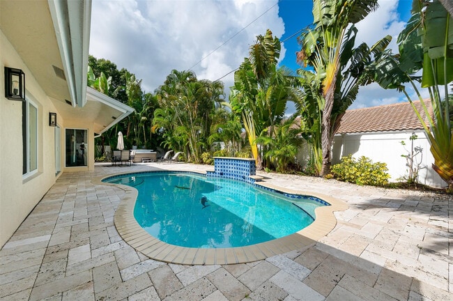 Building Photo - 7641 W Country Club Blvd