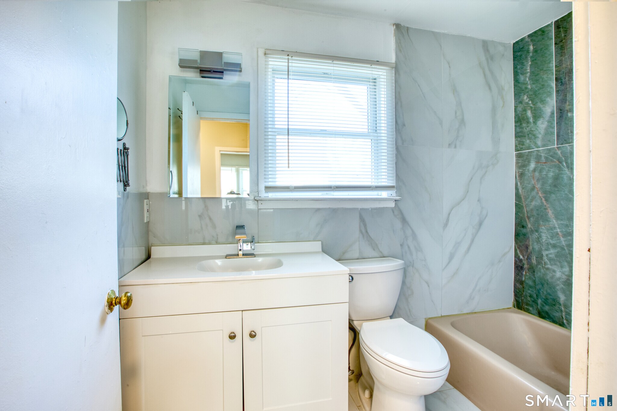 Full Bath - 24 Hollow Wood Ln