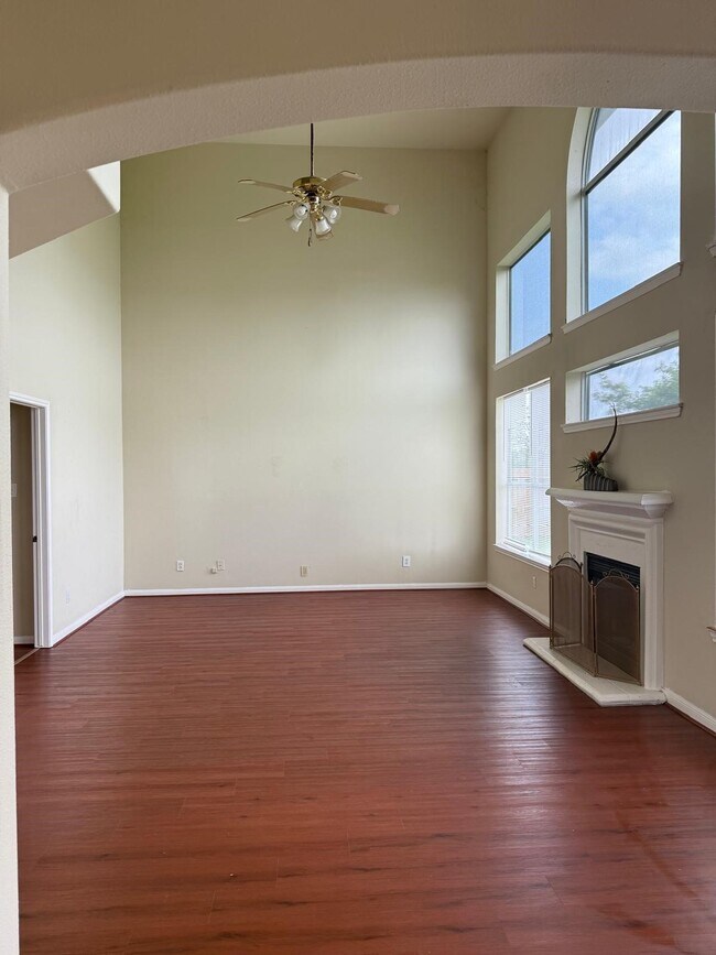 Building Photo - 4210 Leaflock Ln