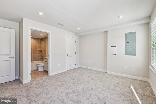 Building Photo - 9389 Edenderry Dr