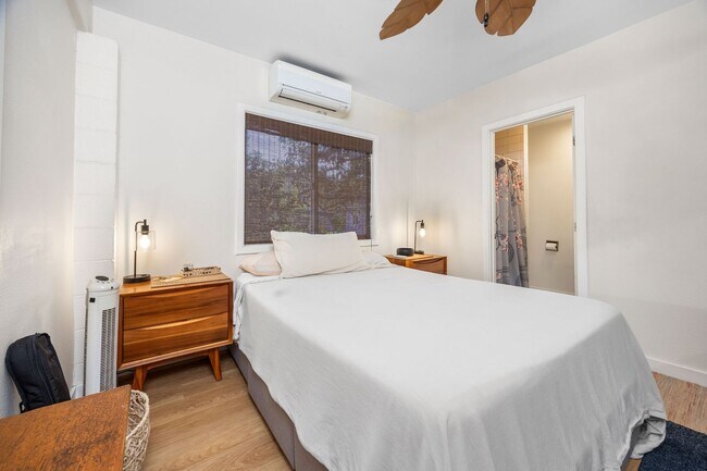 Building Photo - 59-18 Holawa Street