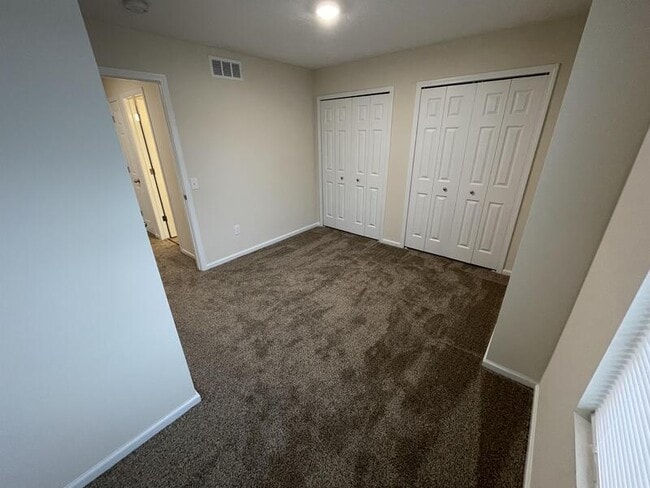Building Photo - 4757 Ledgewood Dr