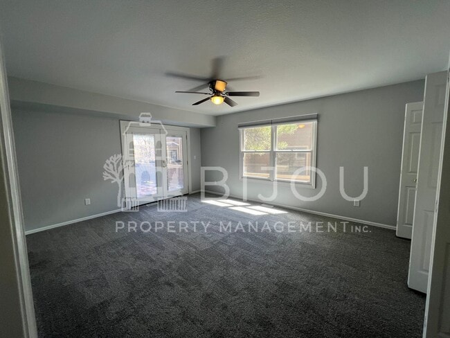 Building Photo - Spacious Rockrimmon Townhome