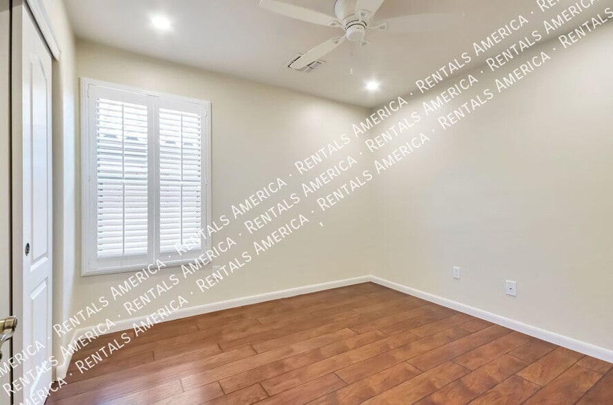 Building Photo - 219 W Calle Patio Lindo