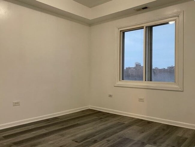 Building Photo - 2b1b unit in Chinatown Prime Location