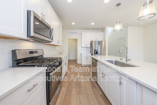 Building Photo - 7867 S Walnutview Dr