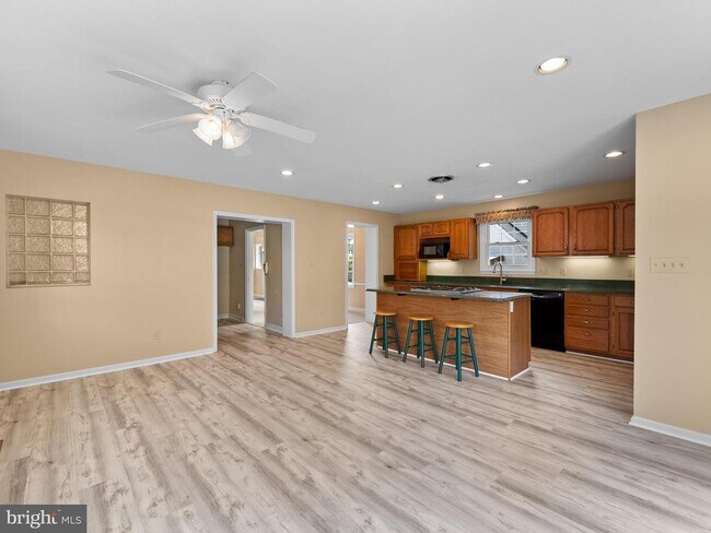 Building Photo - 404 S George Mason Dr