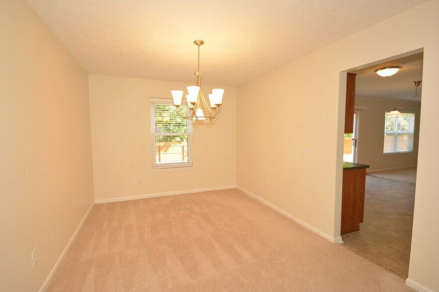 Building Photo - 3146 Crestwell Dr