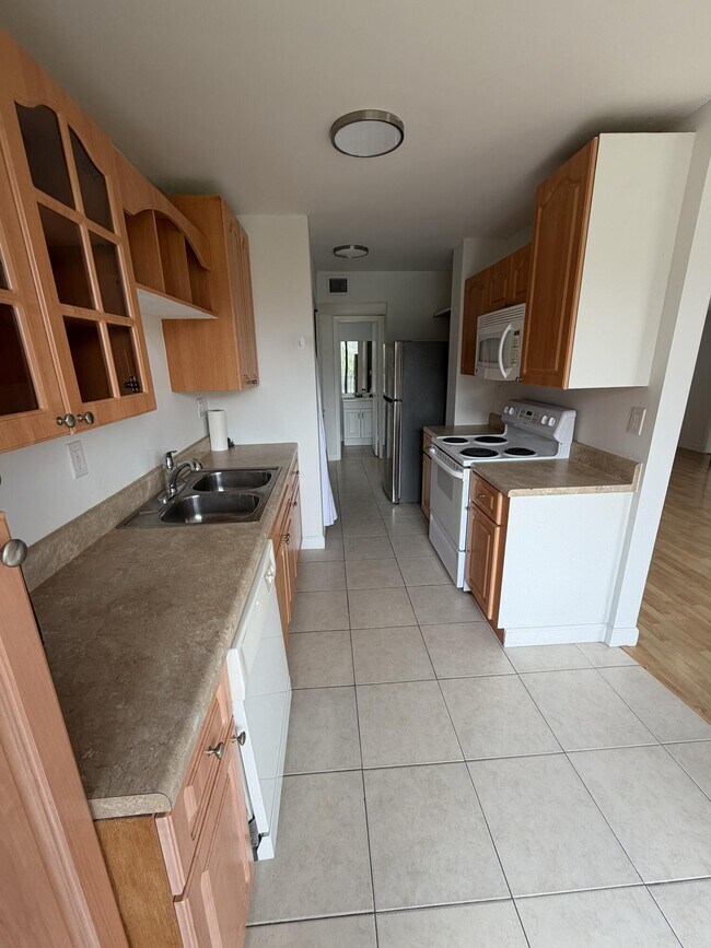 Building Photo - 3590 Blue Lake Dr