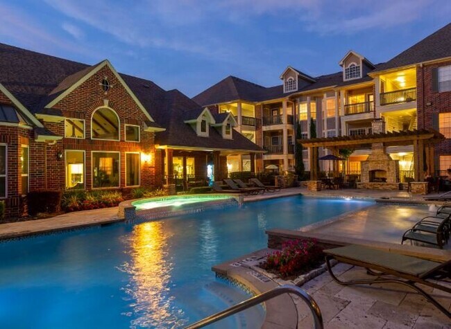 Building Photo - 8787 Woodway Dr