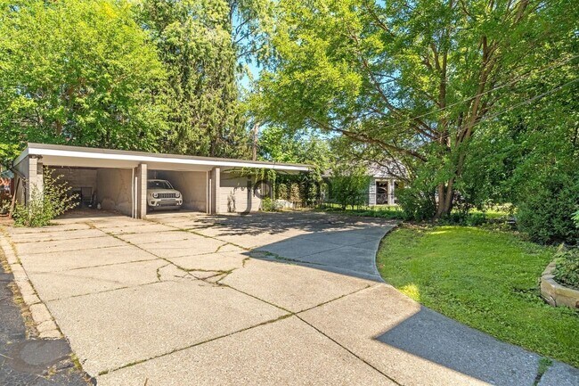 Building Photo - 14724 Clifton Blvd
