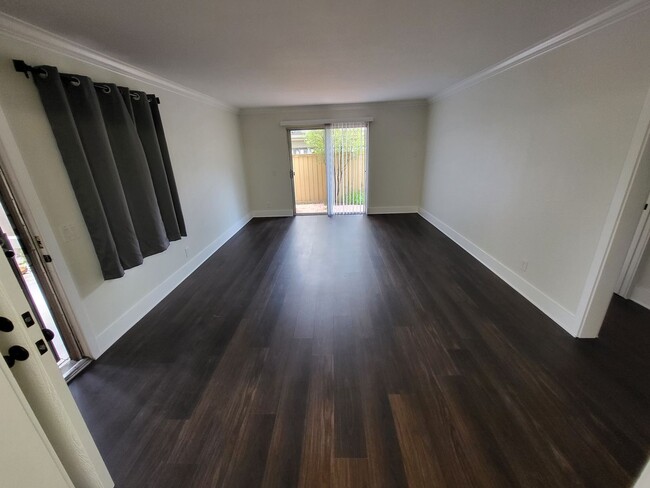 Building Photo - NEW PRICE REDUCTION!!! Beautiful Condo: 3 ...