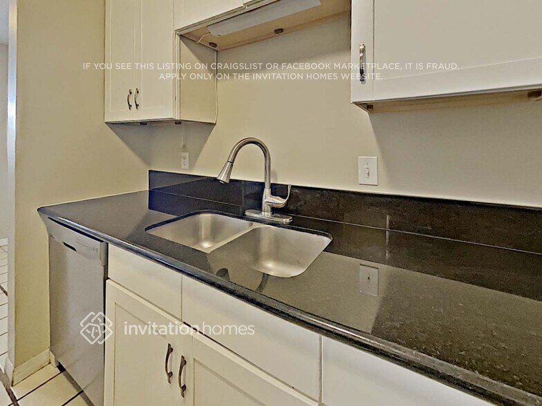 Building Photo - 808 65th Ave W