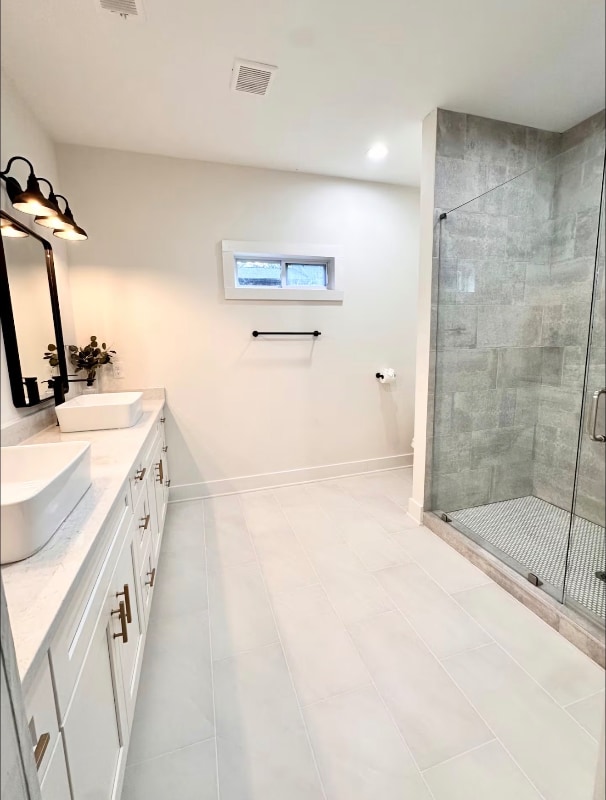 Building Photo - 240 Laurel Ave SW