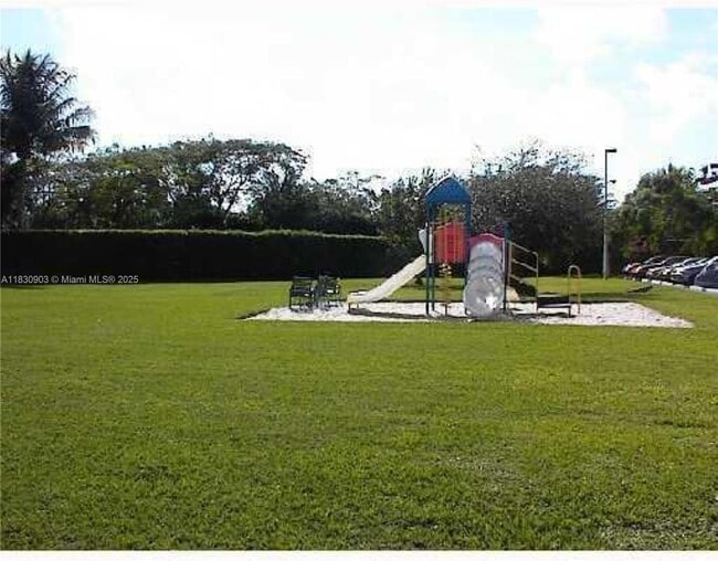 Building Photo - 6707 N Kendall Dr