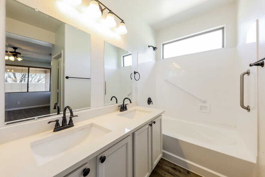 Building Photo - 43362 N Vista Hills Dr