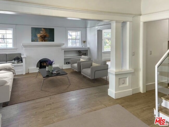 Building Photo - 1157 Irolo St