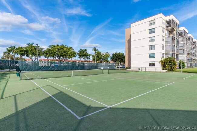 Building Photo - 381 S Hollybrook Dr