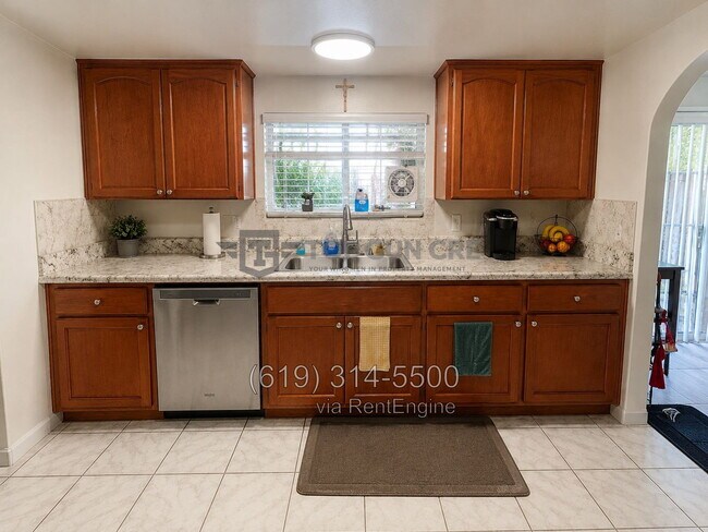 Building Photo - 2430 Bartel St